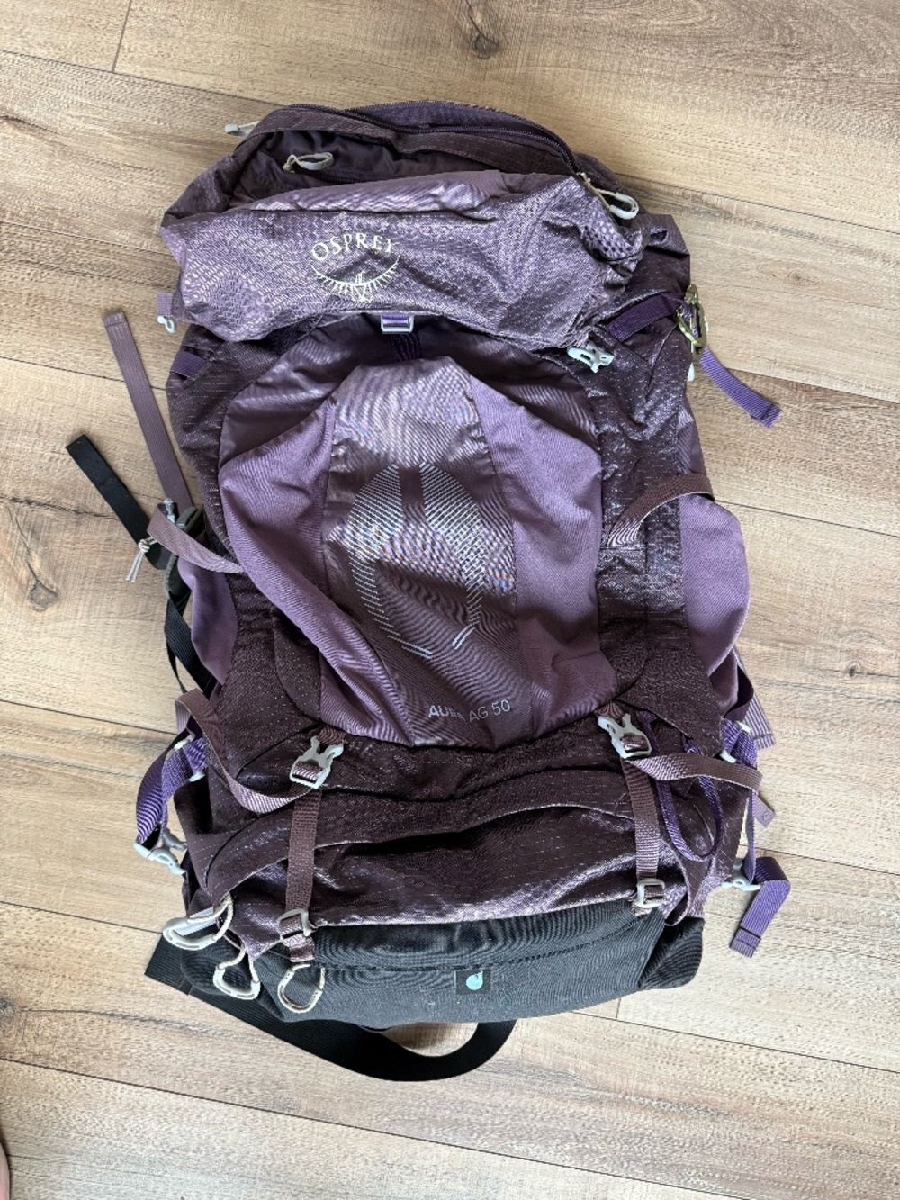 Osprey Aura AG 50L Women's Backpacking Backpack, Purple M-L frame